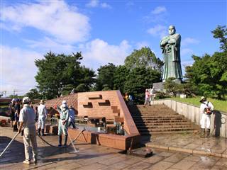 西郷公園のボランティア美化作業