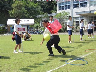 持松小学校と校区公民館が合同で開催する持松大運動会2