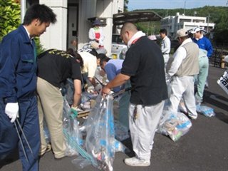 霧島市商工会市内の一斉清掃