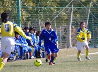 ドリブルする神田さん