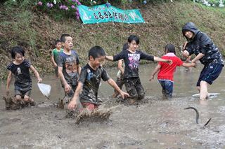 福山町佳例川地区お田植え2