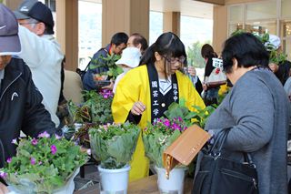 花や野菜の即売会2