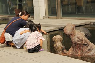 上床利秋さん（55）の彫刻展3