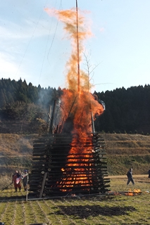 上之段地区の鬼火たき