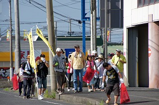 手をつなぐ育成会でボランティア清掃2