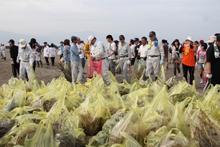 国分キャンプ海水浴場錦江湾クリーンアップ作戦2