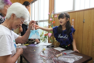 隼人塚団地の長寿会と子ども会による七夕会の様子3