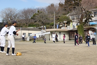 校庭に笑顔が広がる