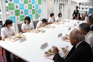 試食会の様子