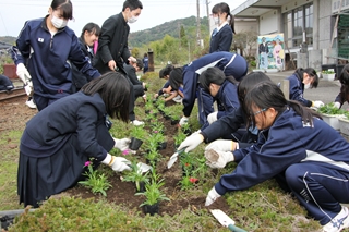 霧島温泉駅花いっぱい美化活動2