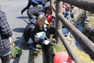 佳例川住民と曽於市児童の交流3