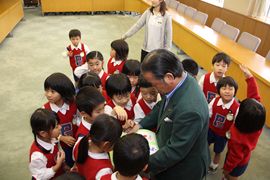 カトリック幼稚園児表敬訪問の画像