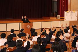 小学校での市長講話の画像