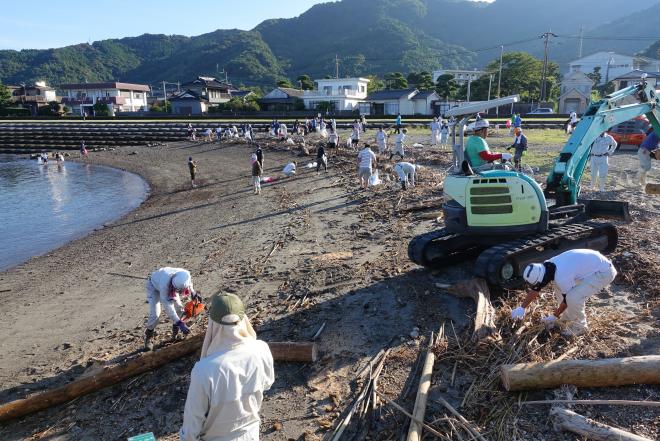 福山海岸の錦江湾クリーンアップ作戦