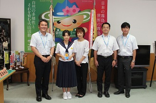 横川中学校3年生の篠原真夏さんが鹿児島県大会最優秀賞受賞を報告