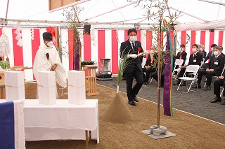 新医師会医療センター起工式