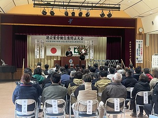 市長があいさつする様子