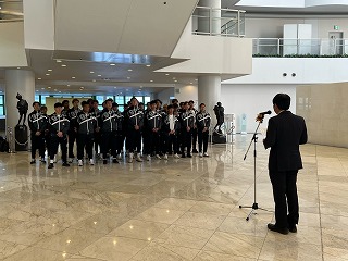 市長があいさつする様子