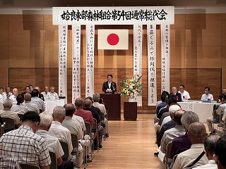 姶良東部森林組合総代会であいさつする様子