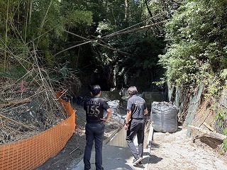 災害現地視察の様子
