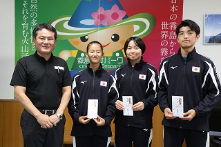高校生ハンドボール選手表敬訪問写真