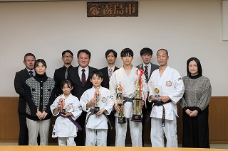 市長と訪問に来られた方の写真