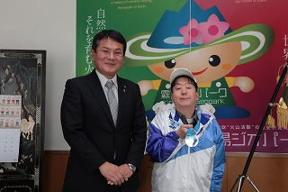 市長と大田さんの写真