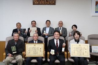 竹子地区コミュニティ協議会と市長の写真