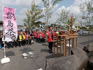 祈願する様子