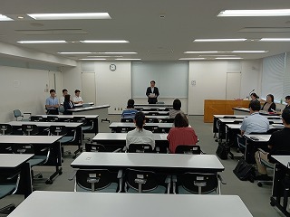 市長があいさつする様子