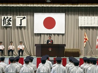 市長が祝辞を述べる様子