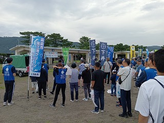 市長が参加者に挨拶する様子