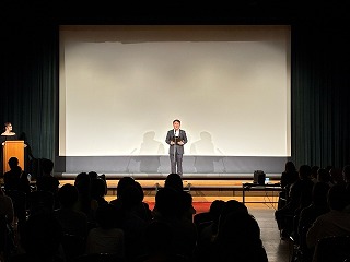 市長があいさつする様子