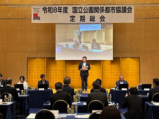 市長が挨拶する様子