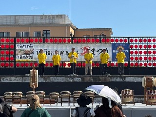 市長が開会宣言する様子