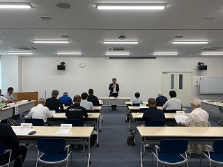 市長があいさつする様子