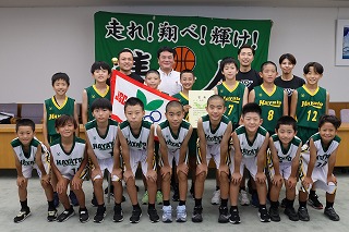 隼人ファルコンズとの集合写真