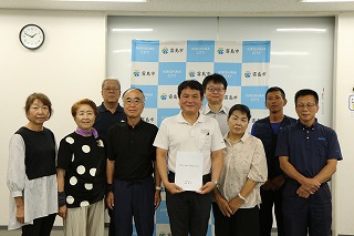 委員の皆様との写真