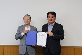 贈呈式の様子