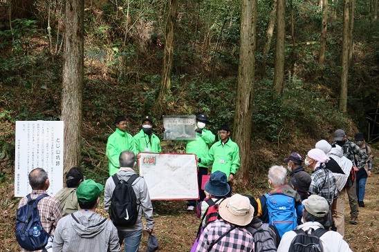 とじ山抗